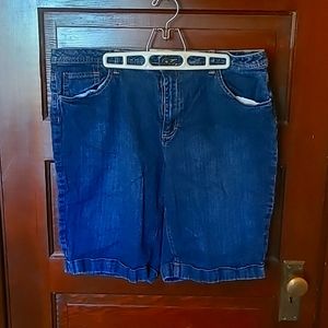 St. John's Bay woman stretch shorts, blue, size 20W